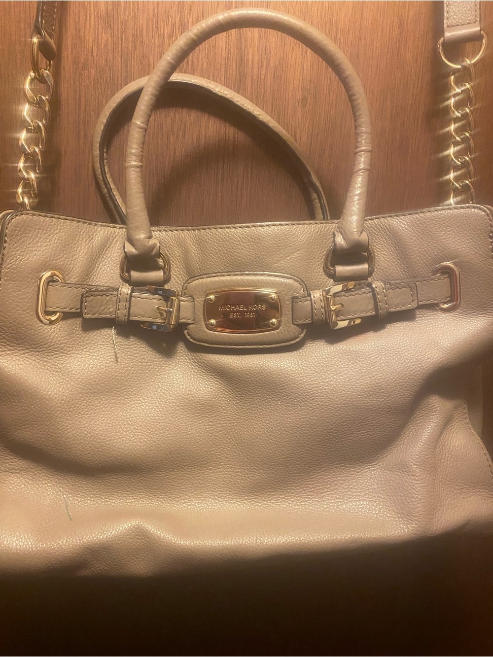 Michael Kors Pebbled Leather Hamilton east west satchel in Taupe - Picture 2 of 4